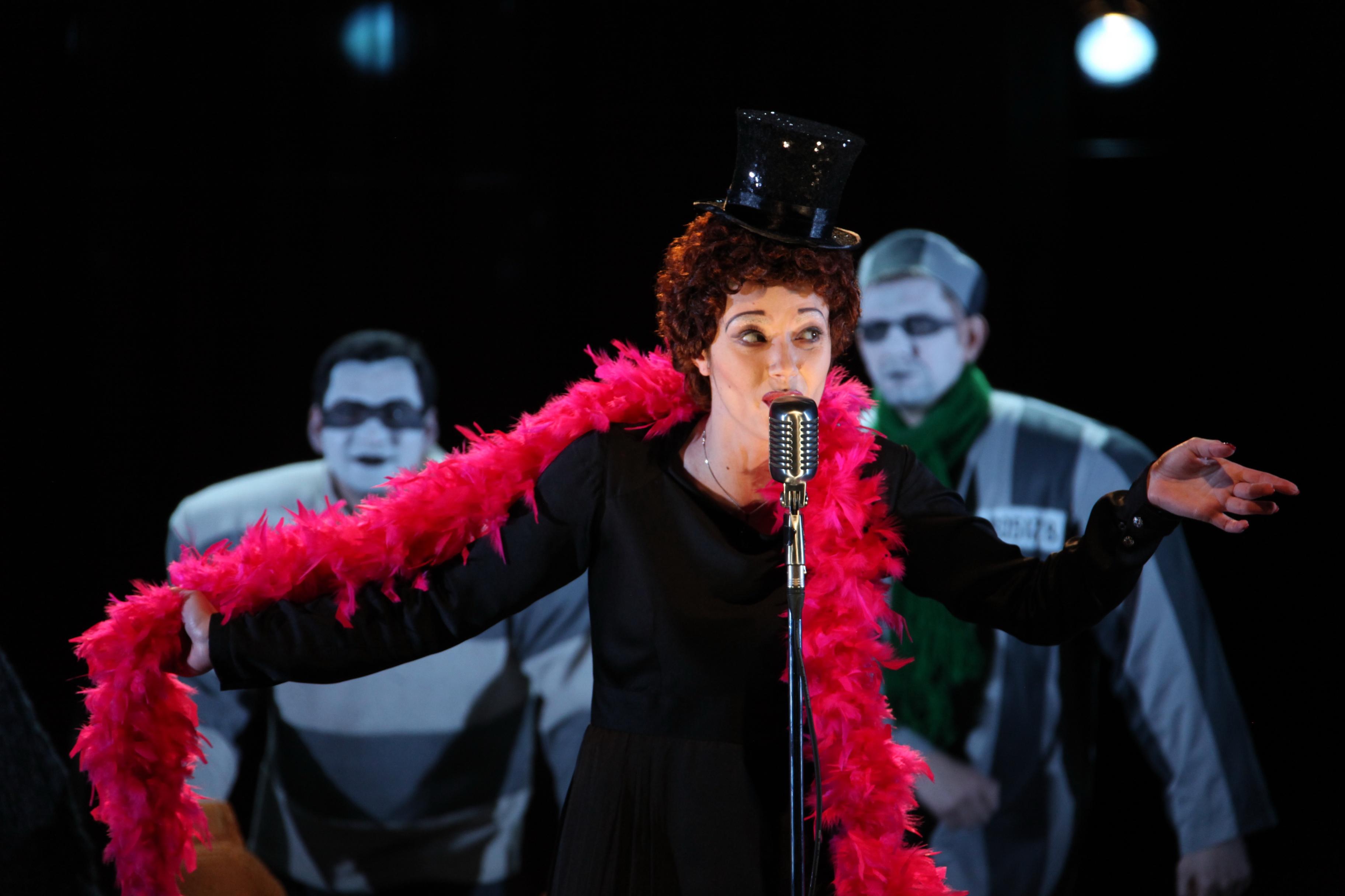 Любовь к трем апельсинам владивосток. 8 любящих женщин. Спектакли владивосток 2024. Эдит и ее демоны владивосток. Эдит и ее демоны владивосток.