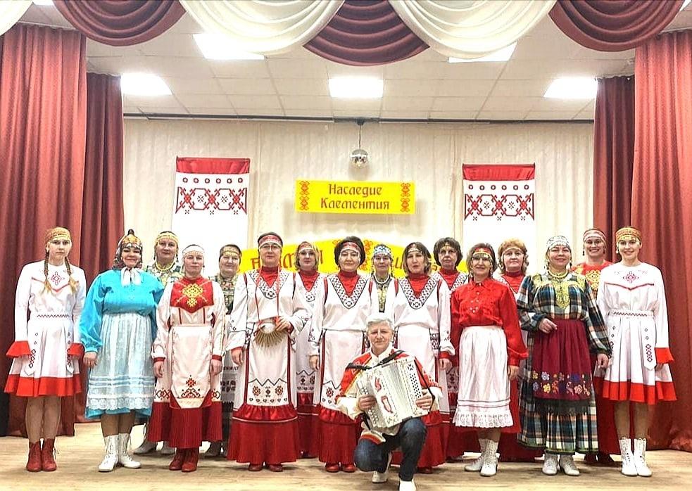 Выставка-гордость национальных костюмов «В единстве народа-будущее России»