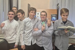 Программа «Не дай себя хакнуть: как стать кибергероем в мире лайков и мемов»