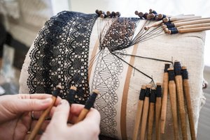 Мастер-класс по кружевоплетению на коклюшках