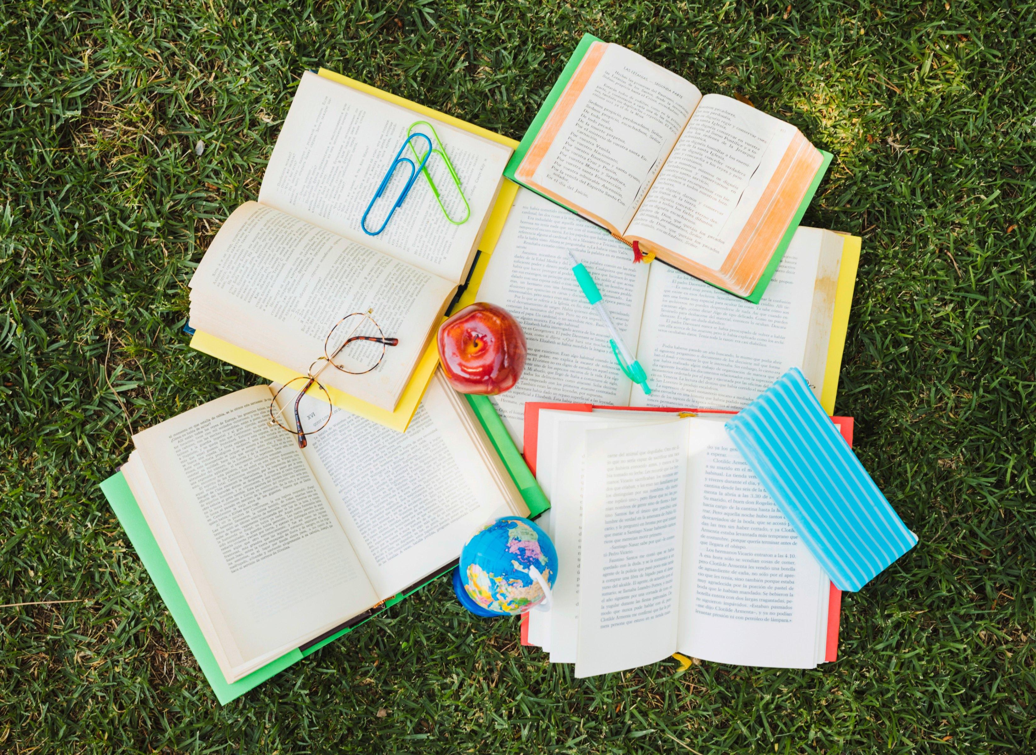 Игра–викторина «Знатоки книг»