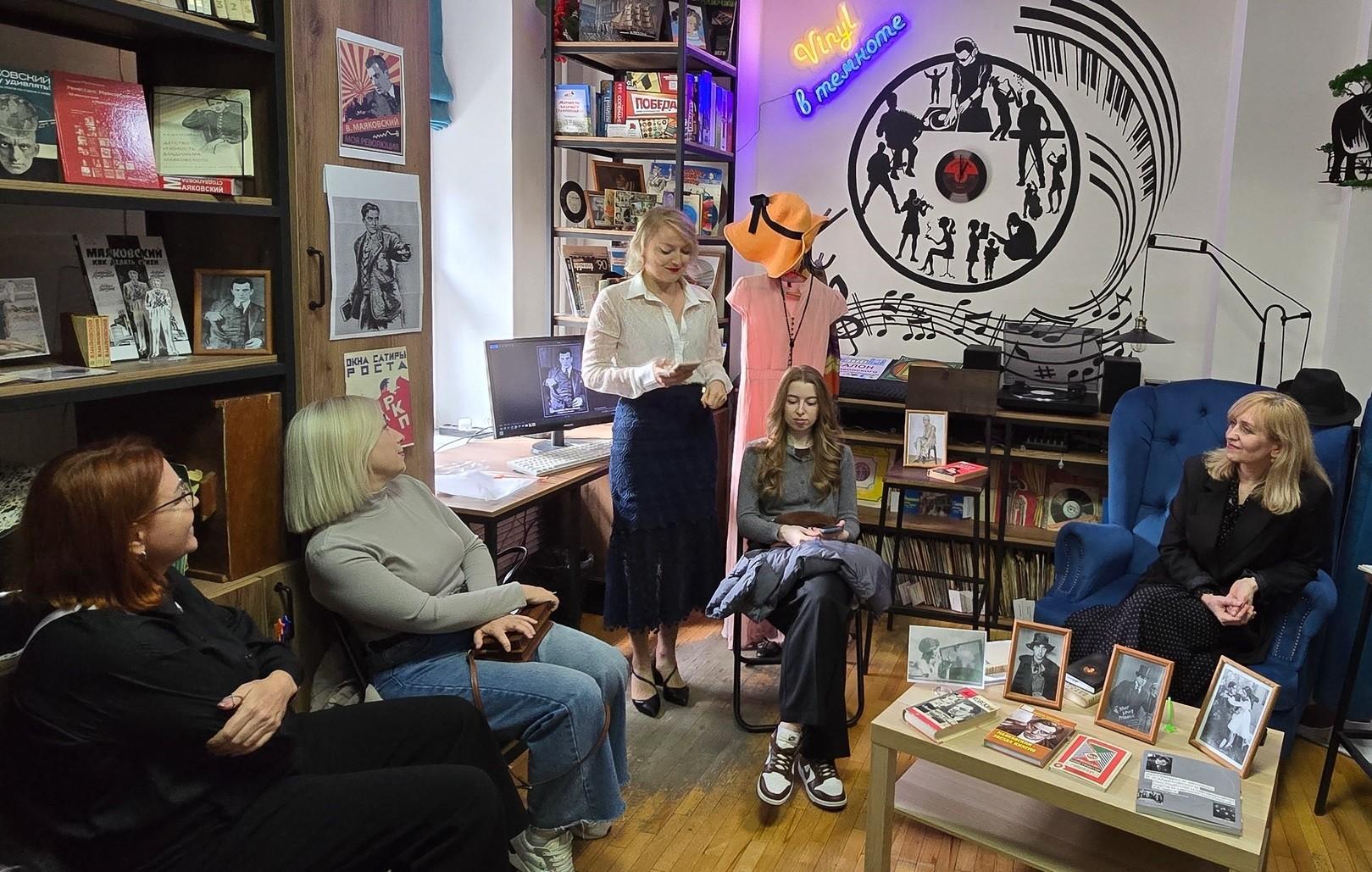 Встреча-обсуждение романа И. Ильфа и Е. Петрова «12 стульев»