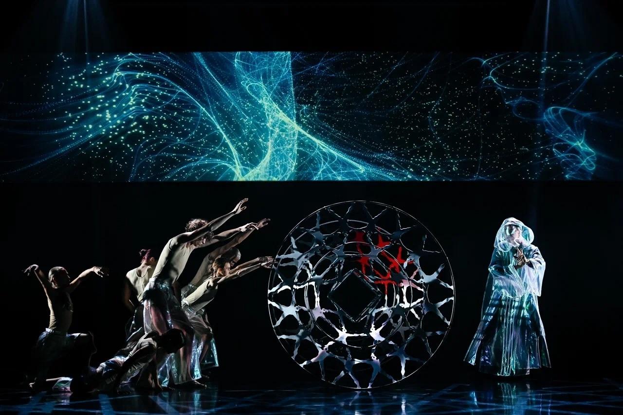 Спектакль «Код «Семь.Я». Эволюция родового древа»