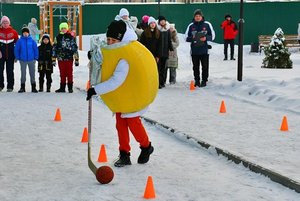 Новогодняя эстафета «Новогодние забавы»