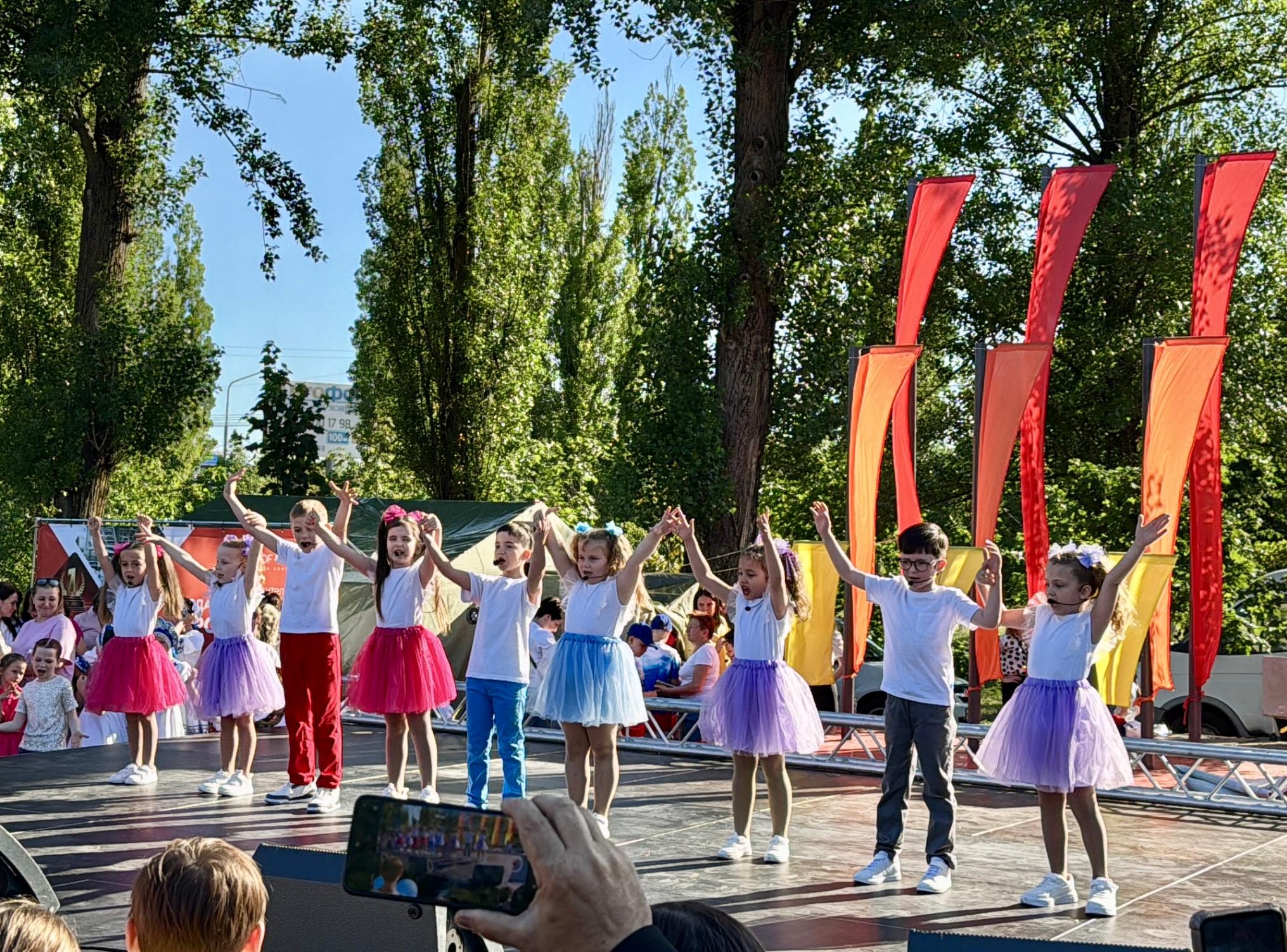 Праздник«Разноцветный мир детства»