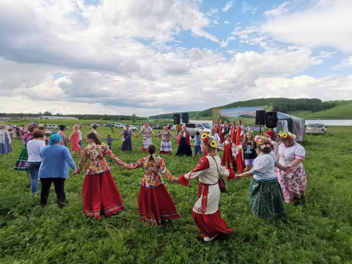 Фольклорно-этнографический праздник «Петровское Заговенье» в Шуманах