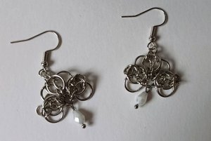 Серьги из металлических колец