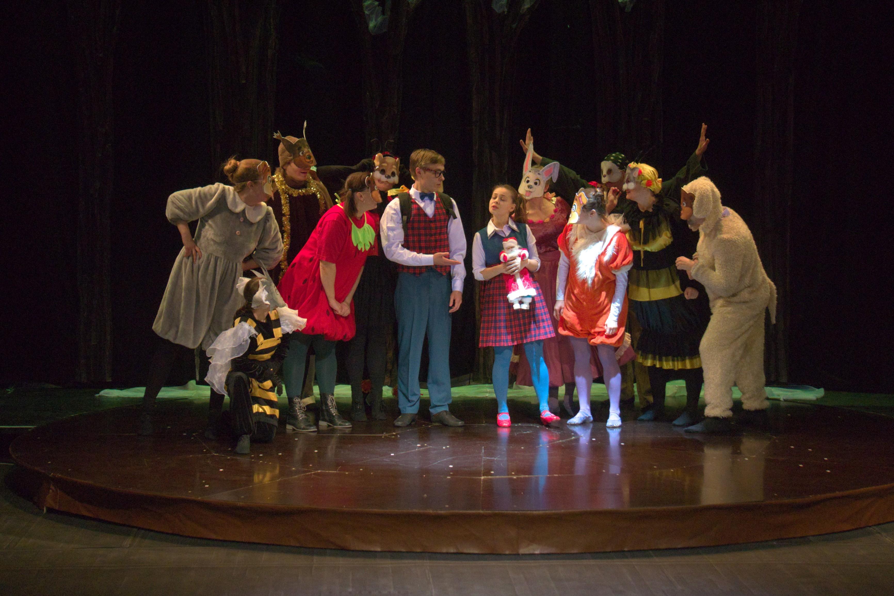 Спектакль «Новогодние приключения Маши и Вити»