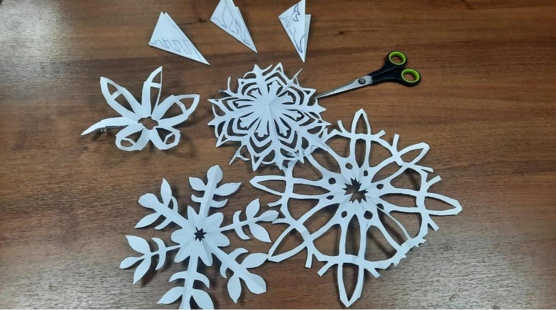 Мастер-класс новогодних снежинок «Кружит снежинок хоровод»