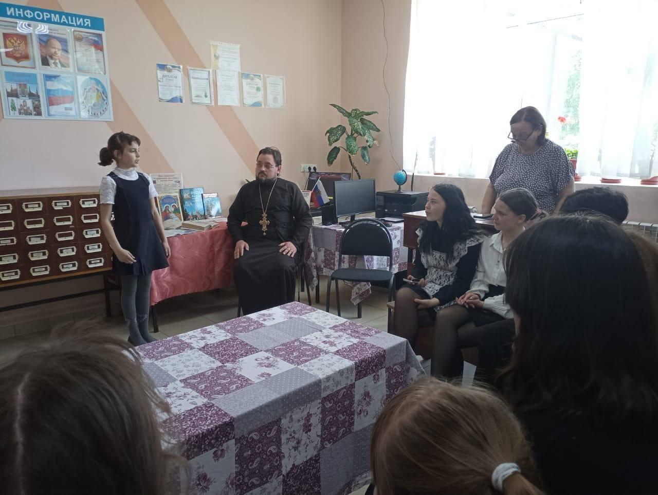 Познавательный час «Славянская письменность и её создатели»