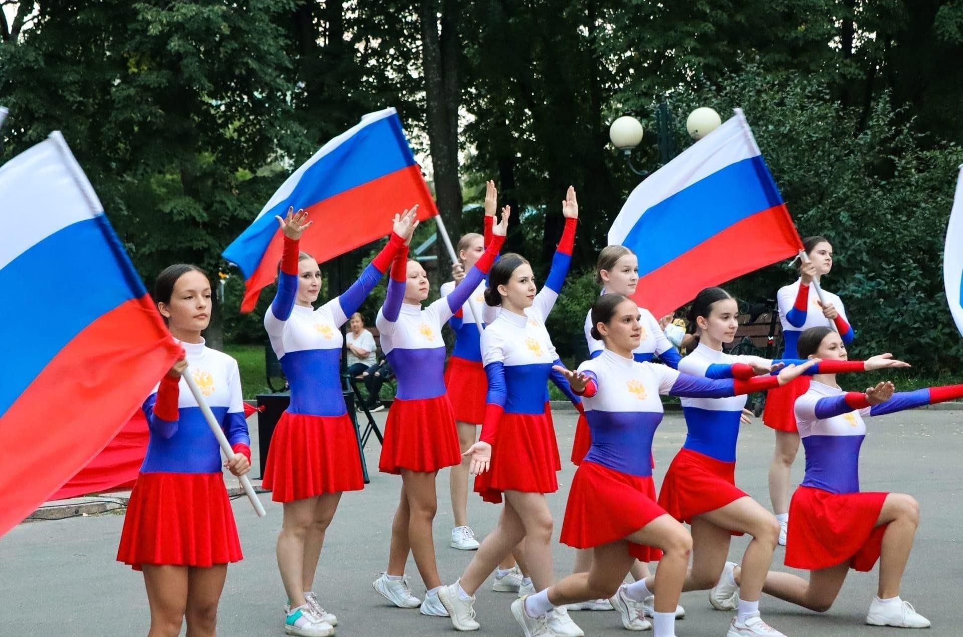 Уличный концерт «Люблю тебя, Россия!»