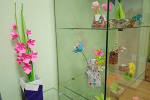 «Цветы и вазы оригами»