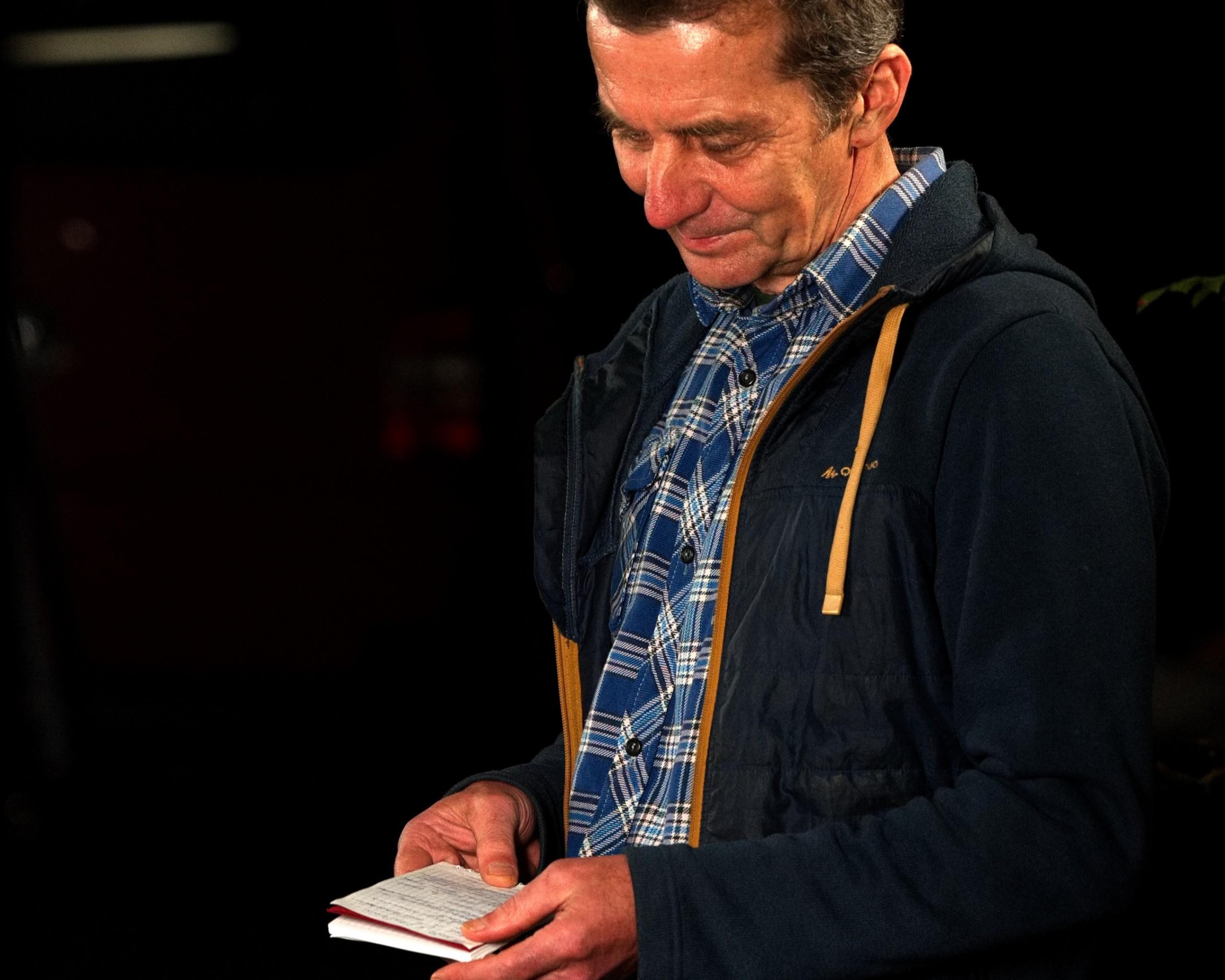 Автограф-сессия после творческой встречи «Стихи и песни»