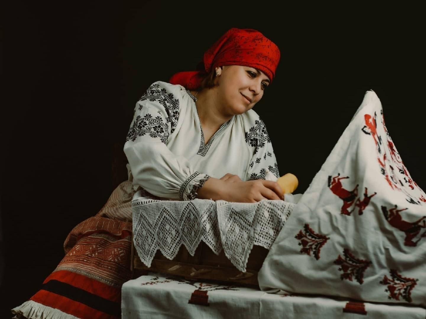 Виртуальная галерея народного костюма: «Мамочка над зыбкой склонилась»