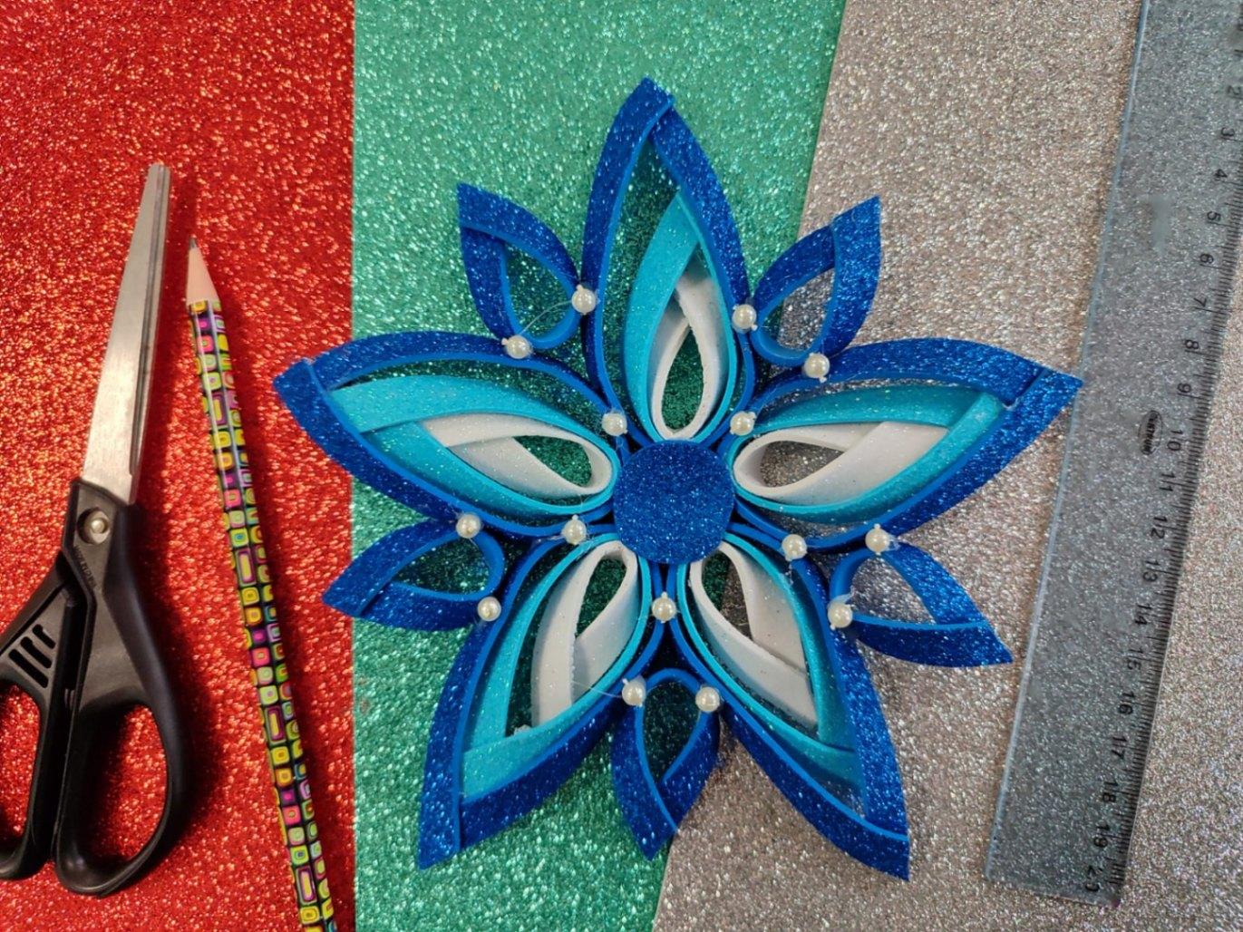 Мастер-класс «Елочная игрушка из фоамирана»