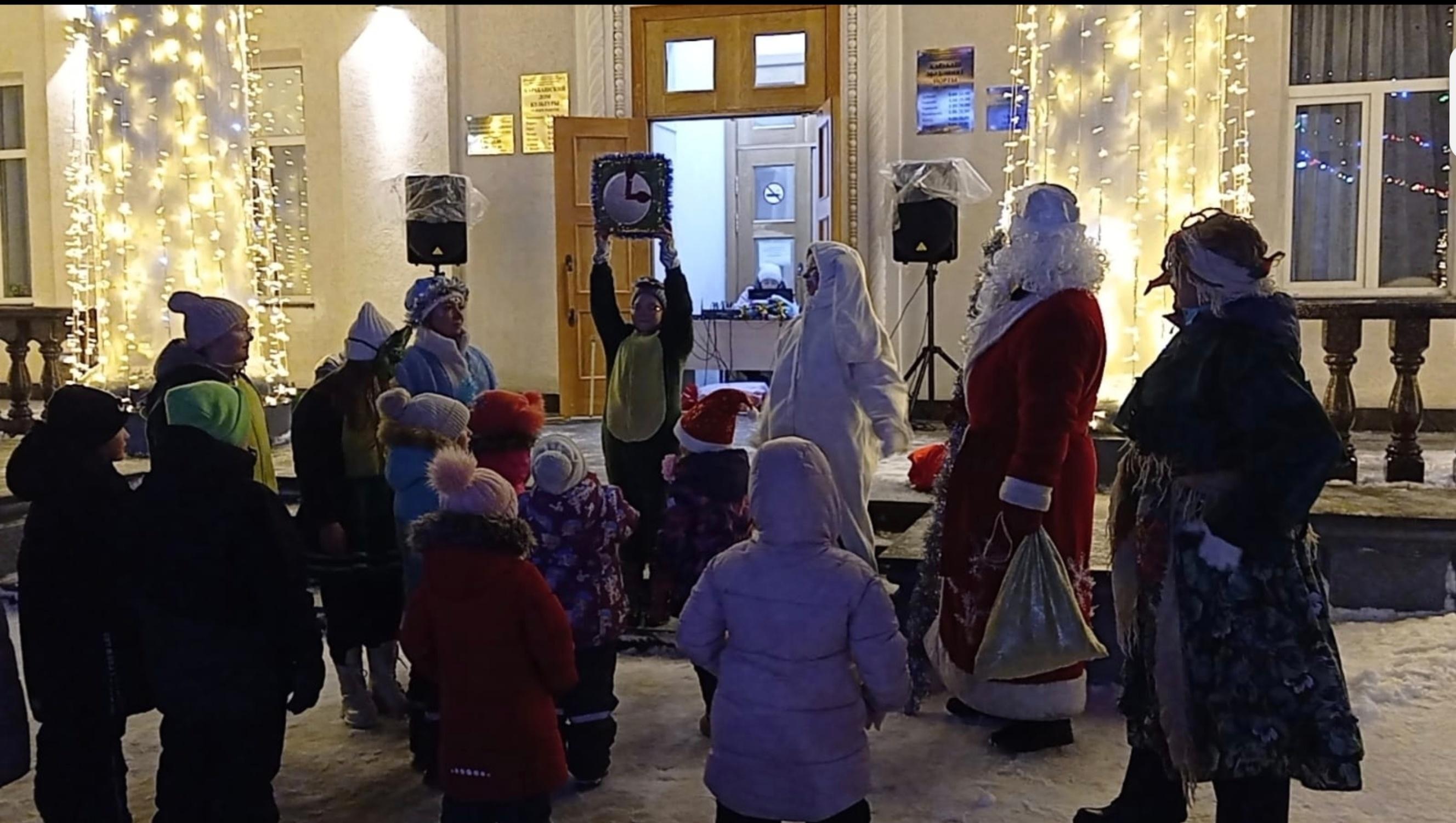 Праздничная программа «Когда часы 12 бьют»