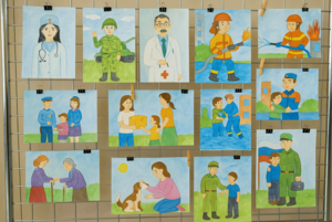 Выставка детского рисунка «Герои моей страны»