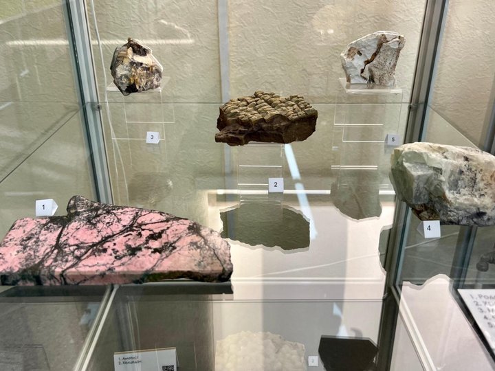 Выставка минералов «Сокровища Урала»