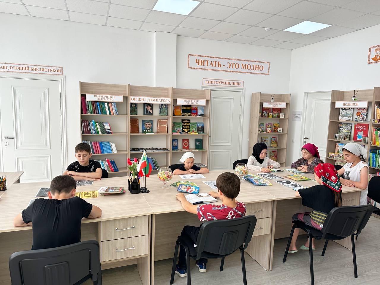 Познавательная программа «На помощь книга к нам спешит»