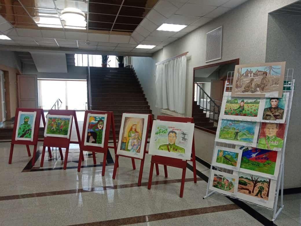 Выставка рисунков «Время героев»