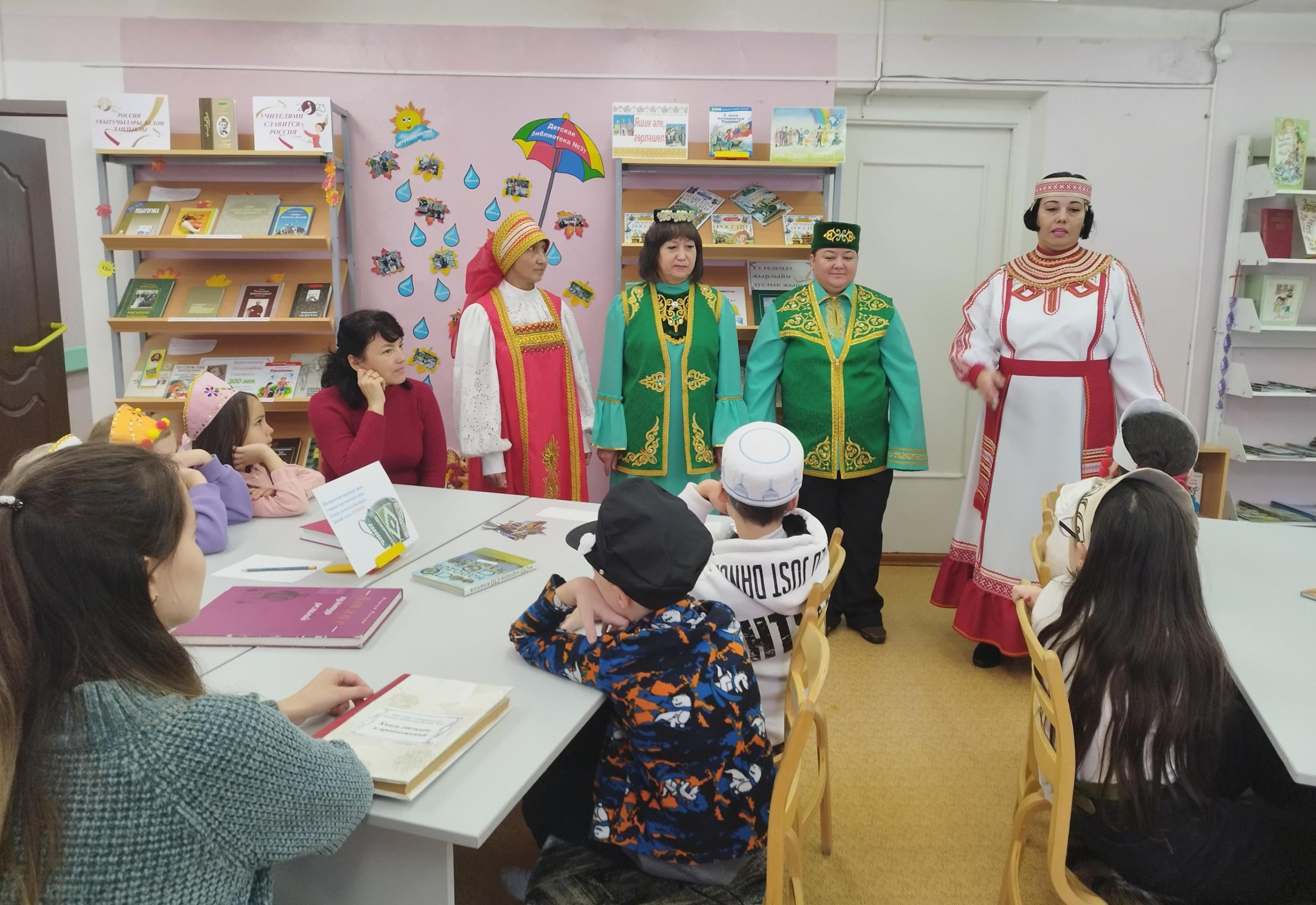 Арт - мастерская «Кувшин по мотивам хохломы»