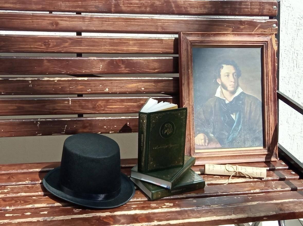 Час литературной эрудиции «Вслушайся в имя Россия!»