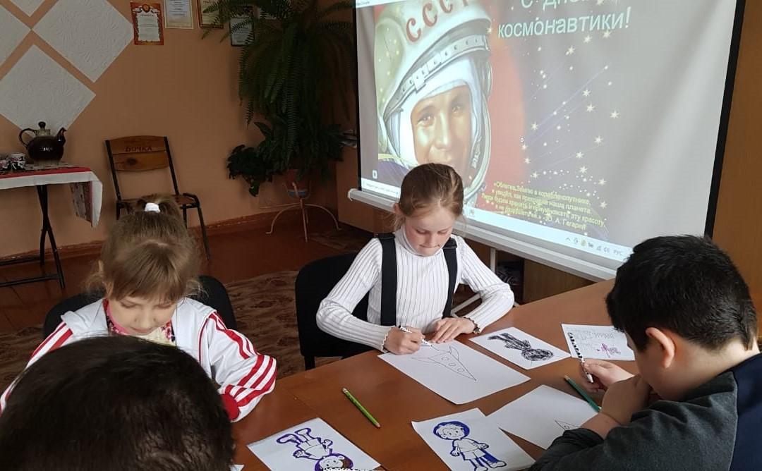 Познавательный час «Человек в открытом космосе»