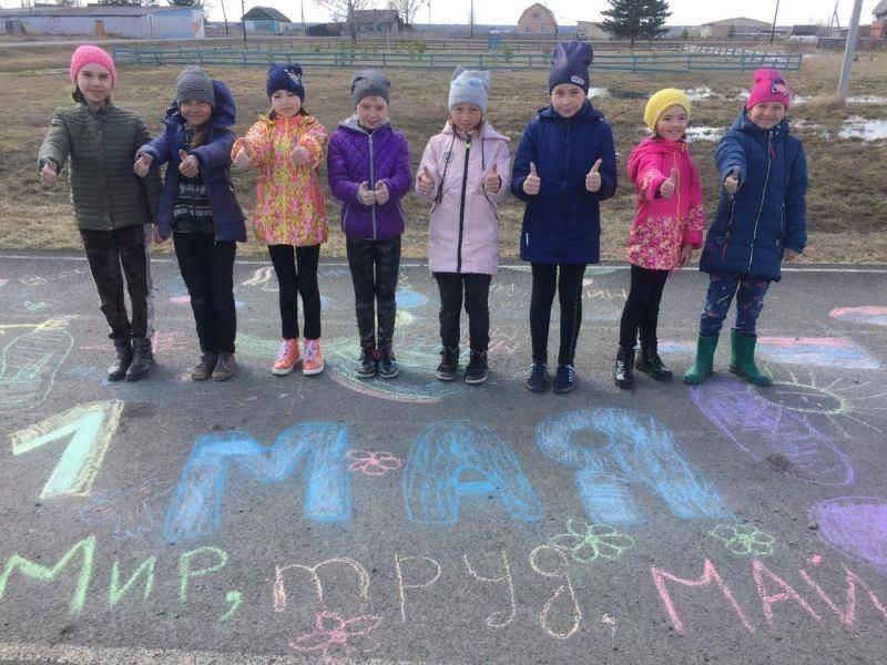 Конкурс рисунков на асфальте «Цветущий май»