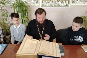 «И лик святой нам душу греет»