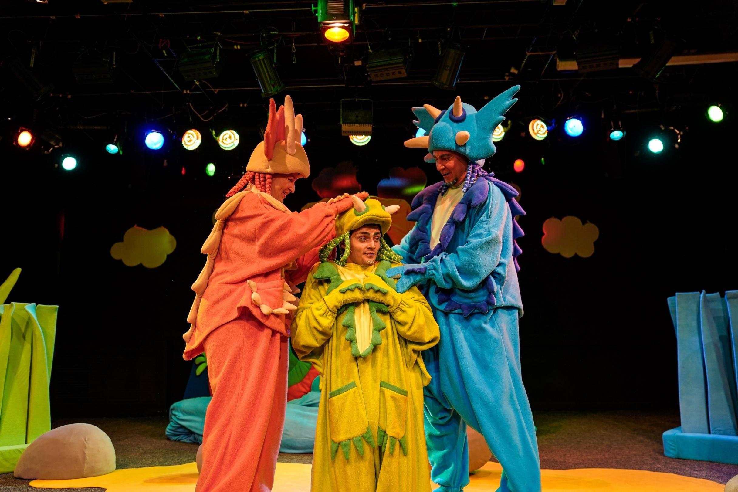 Спектакль «Отчего вымерли динозавры»