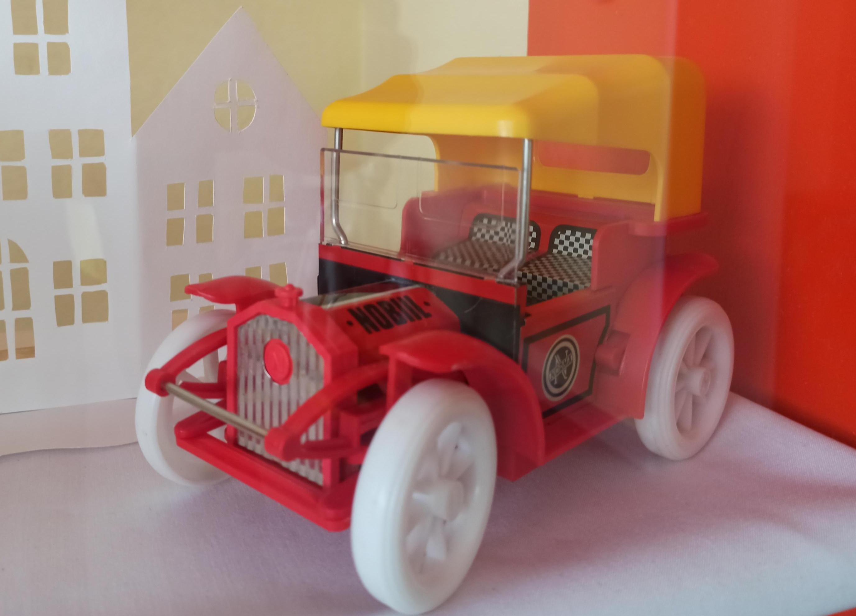 Выставка «Дави на газ: коллекция советской транспортной игрушки»