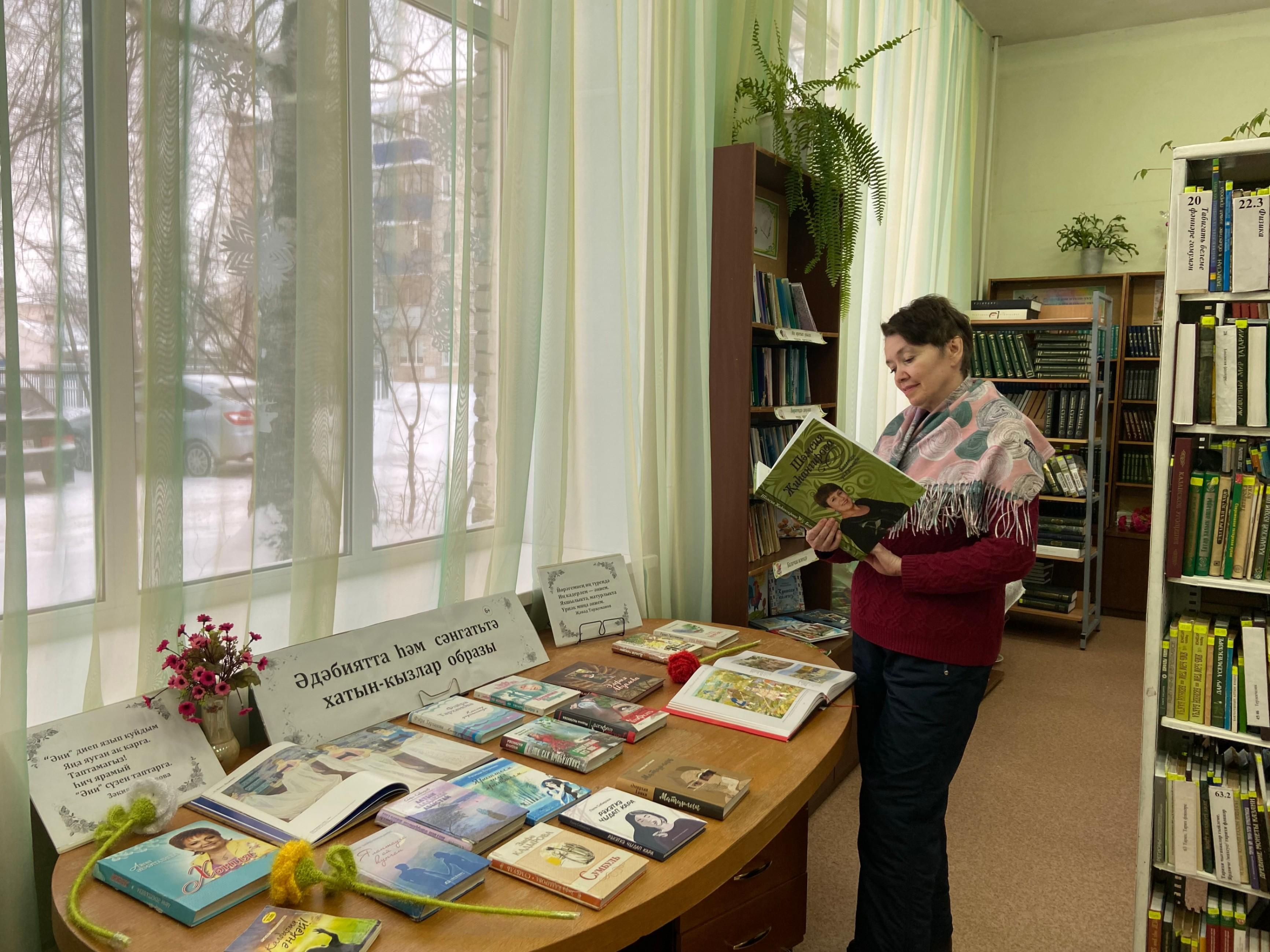 Книжная выставка–отзыв «Вдохновленные краем родным»