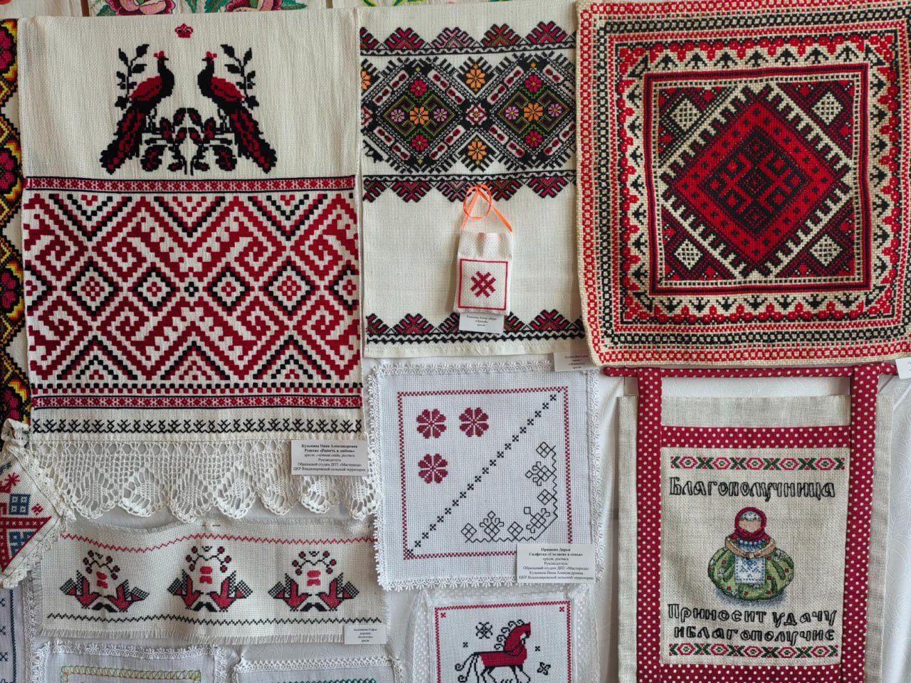 Выставка «Рукотворная красота»