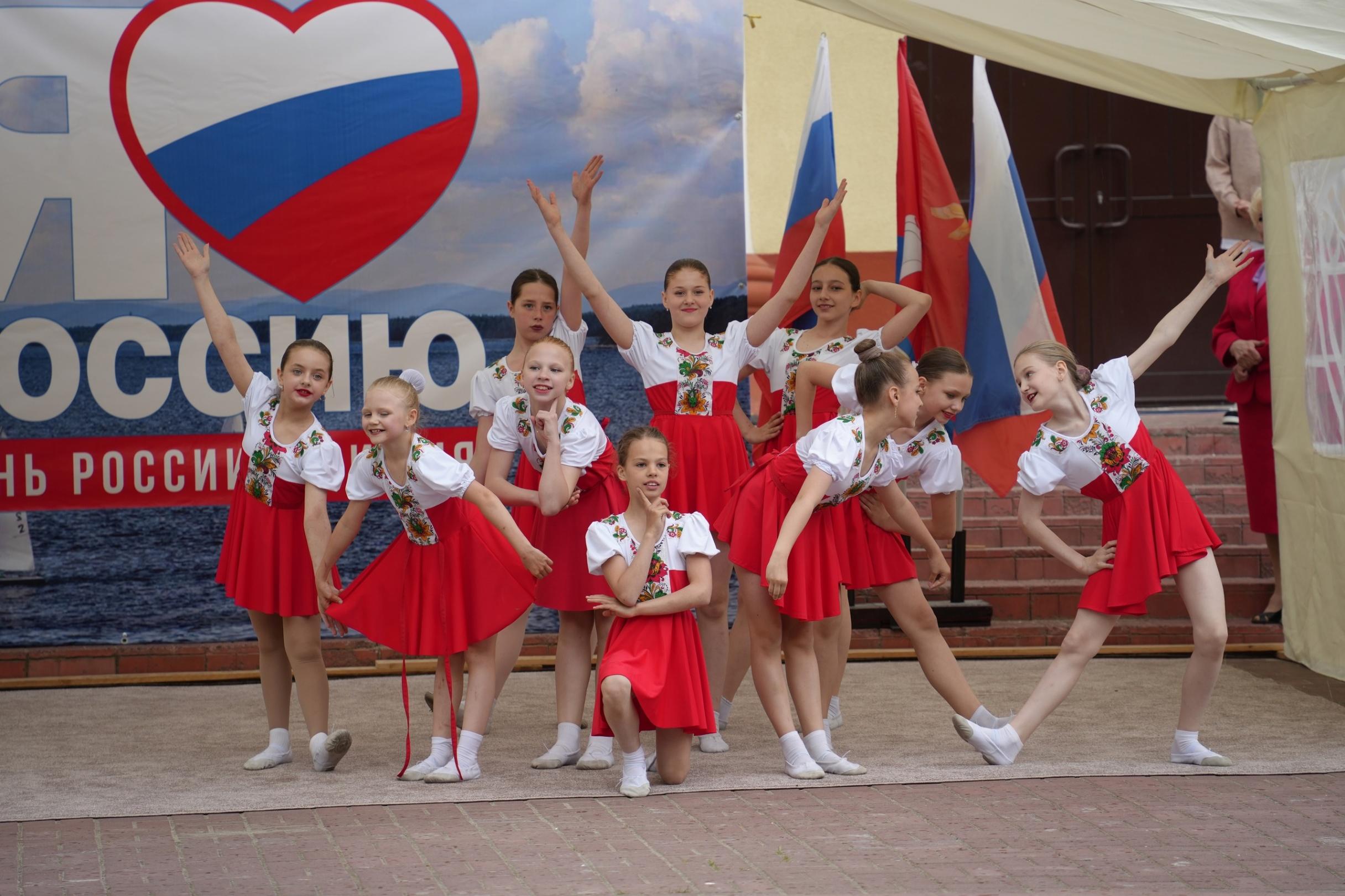 Праздничная концертная программа «Тебе, Россия, посвящается!»