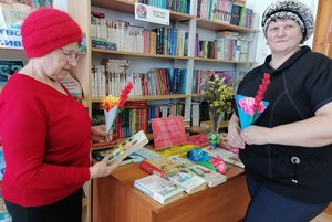 Информационно-книжная выставка «Женщины в образовании, которые изменили мир»