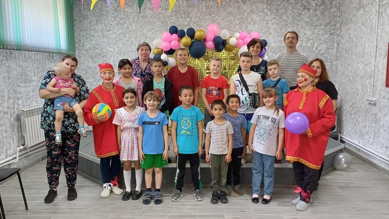 Праздник «Живет на всей планете народ веселый дети»