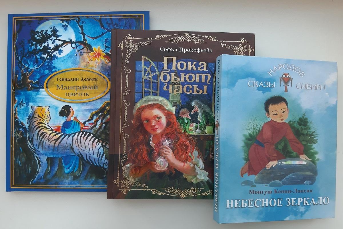 Книжная выставка «Ура! Каникулы!»: к Международному дню защиты детей