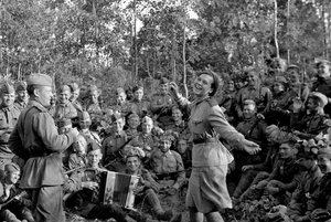 Информационный час «От героев былых времен до наших дней»