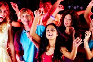 Дискотека «Танцуй, пока молодой!»