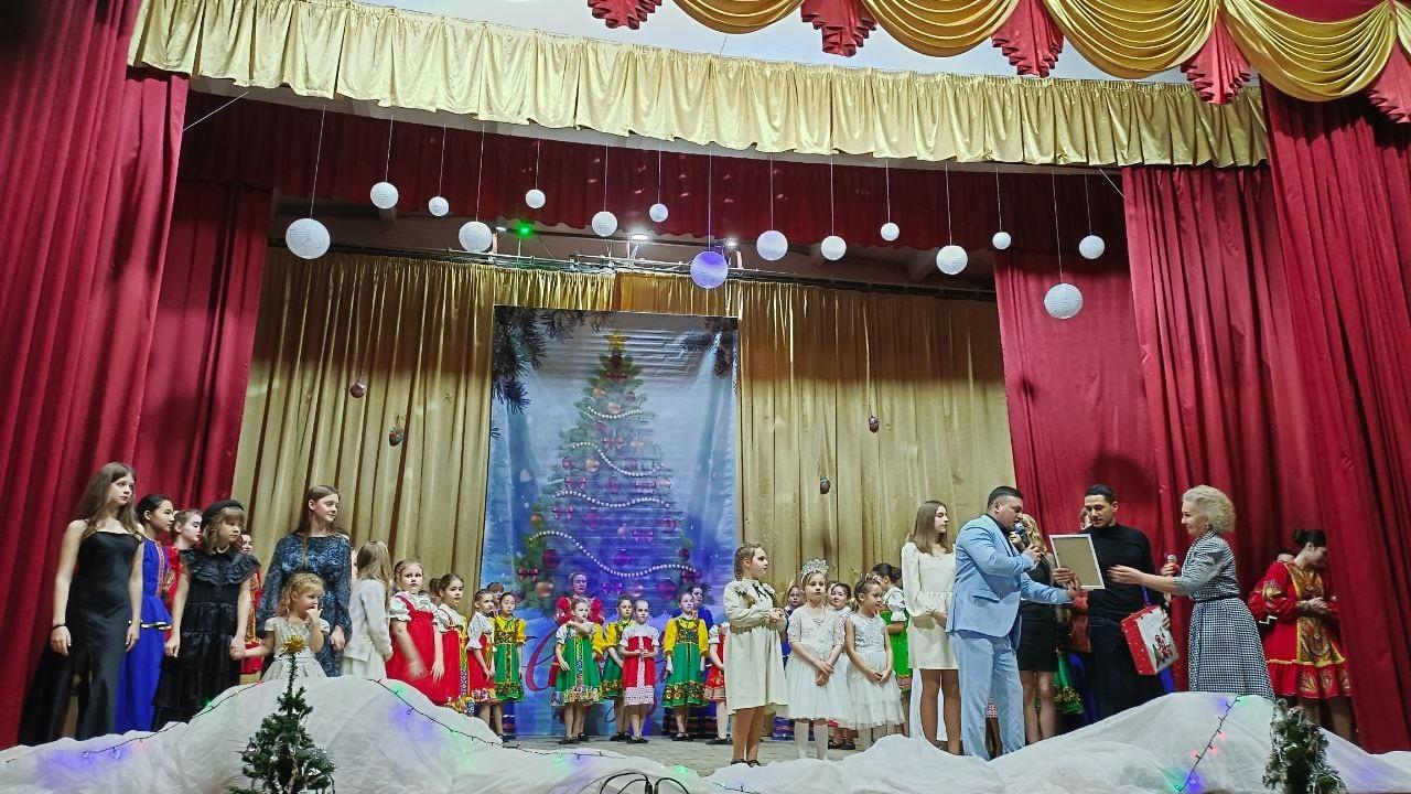 «Новогоднее настроение» в ДК «Заря»