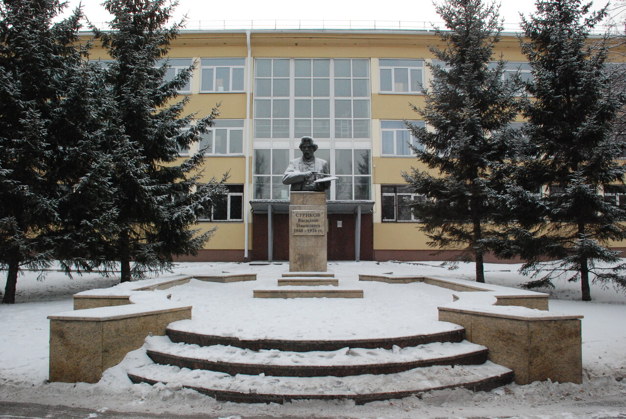 Красноярск художественная. Красноярское художественное училище им в.и Сурикова. Училище имени Сурикова Красноярск. Красноярское художественное училище (техникум) имени в.и. Сурикова. Суриковское художественное училище Красноярск.