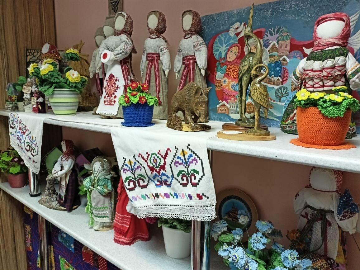 Выставка декоративно–прикладного творчества «Народный колорит»
