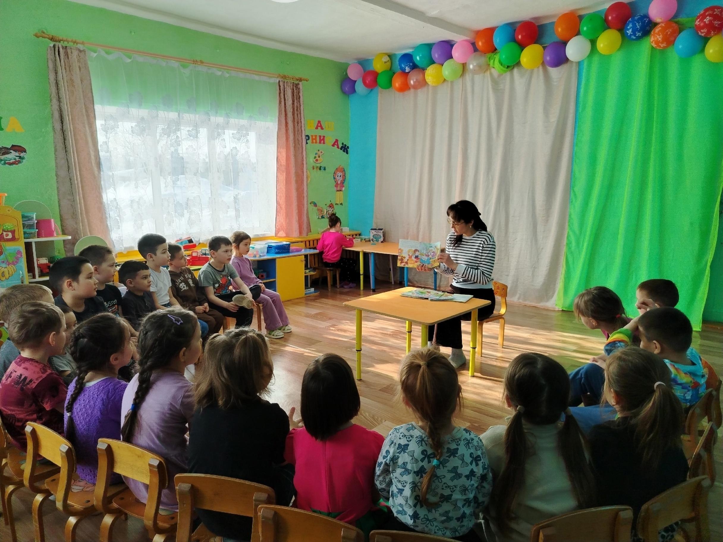 «Передвижка, передвижка, в гости к детям спешит Книжка!