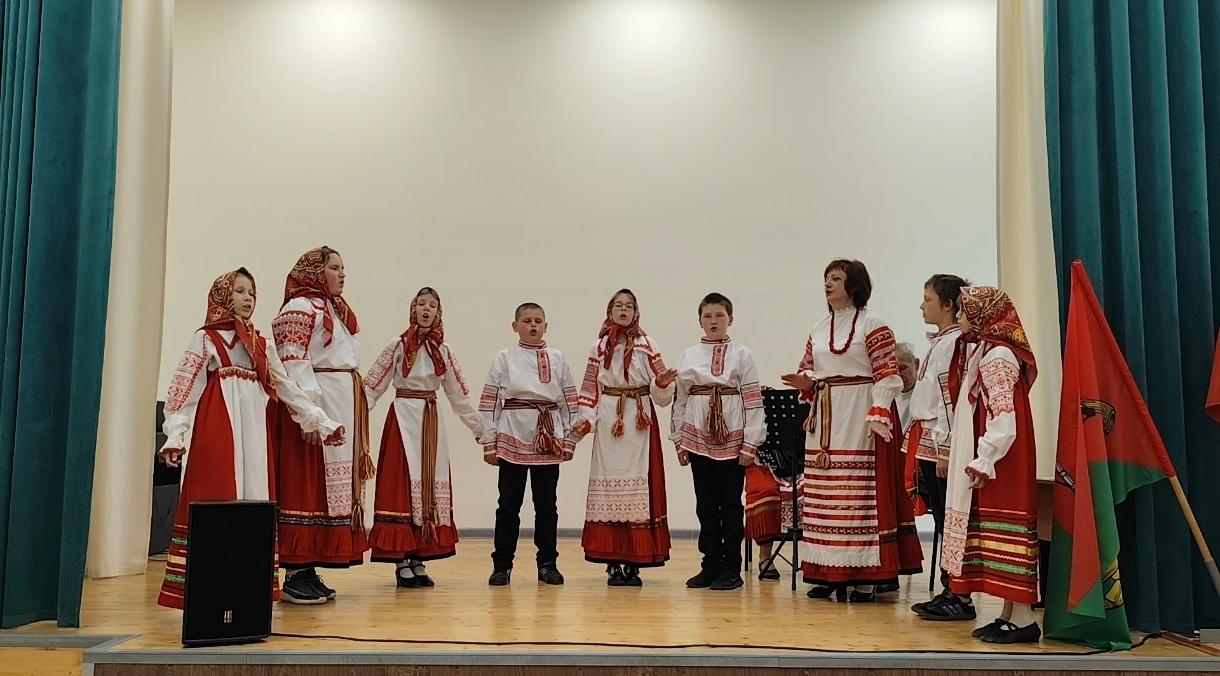 Концертная программа «Наполнен мир теплом и счастьем»