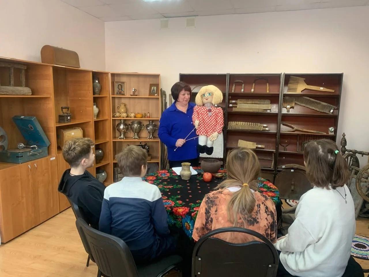 Игровая программа «Волшебный мир кулис или тайны закулисья»