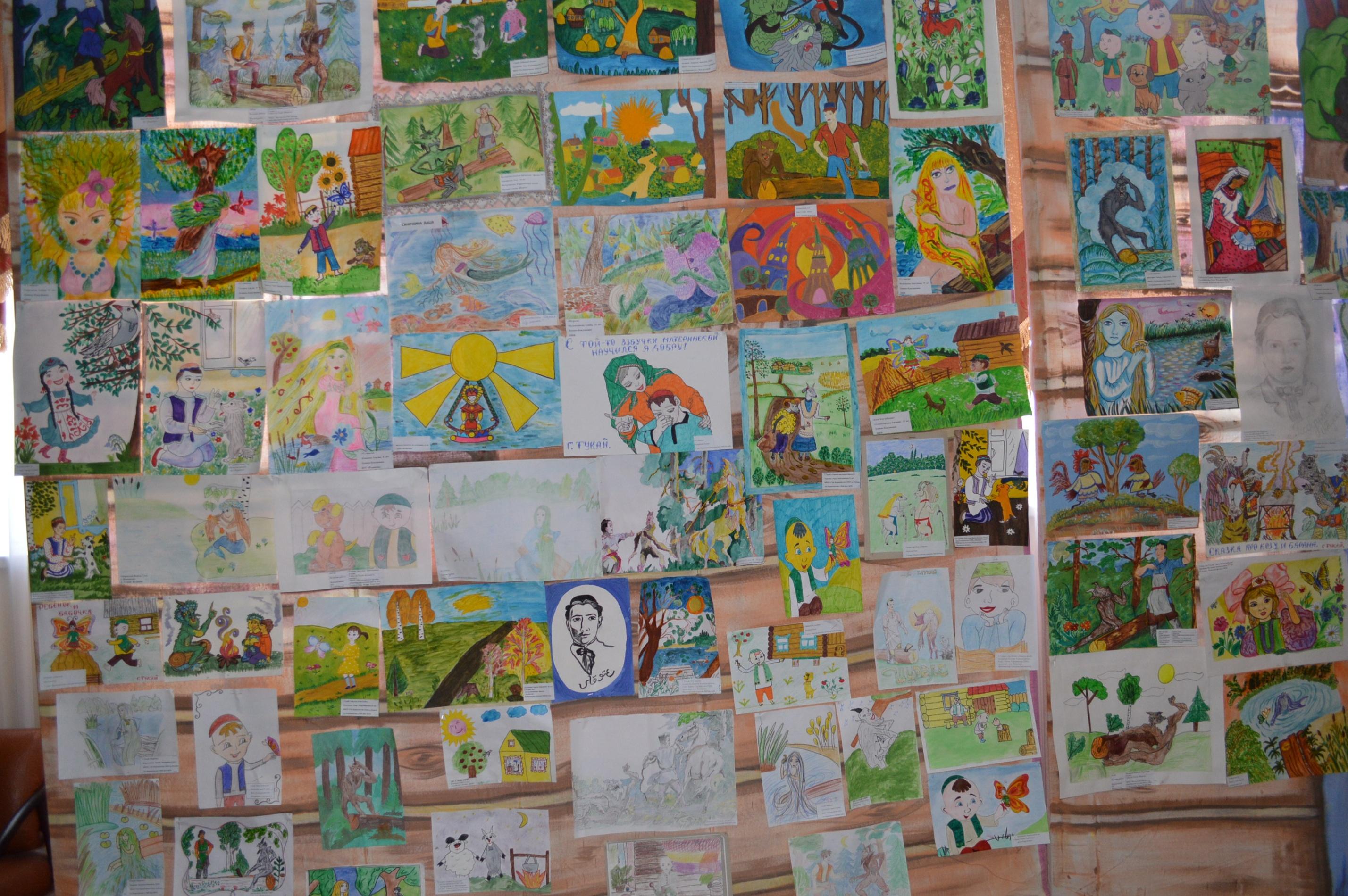 Выставка рисунков «Мои любимые мгновения»