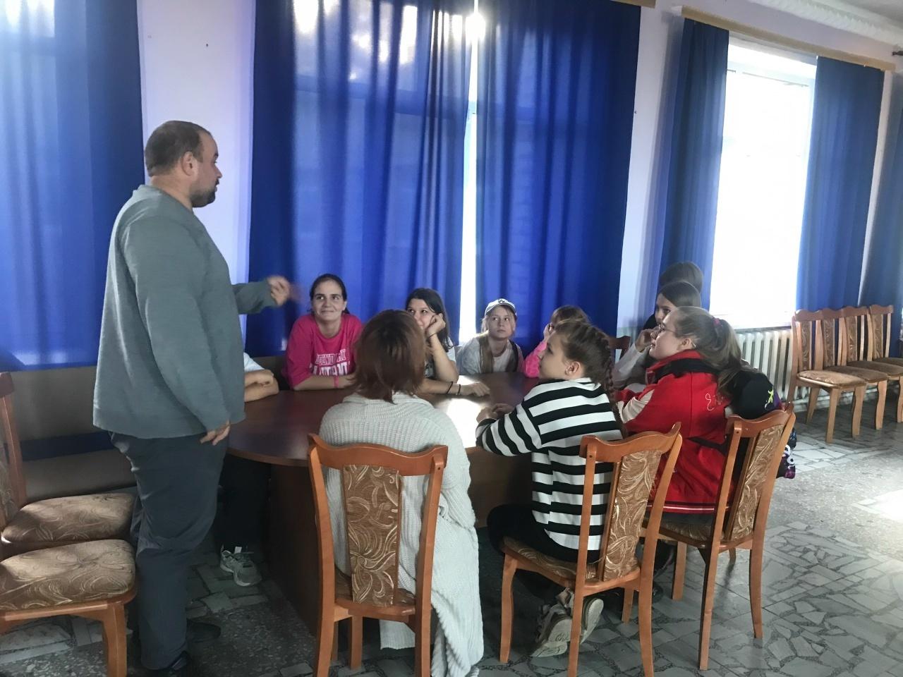 Информационный час «Все мы разные, а Россия одна»