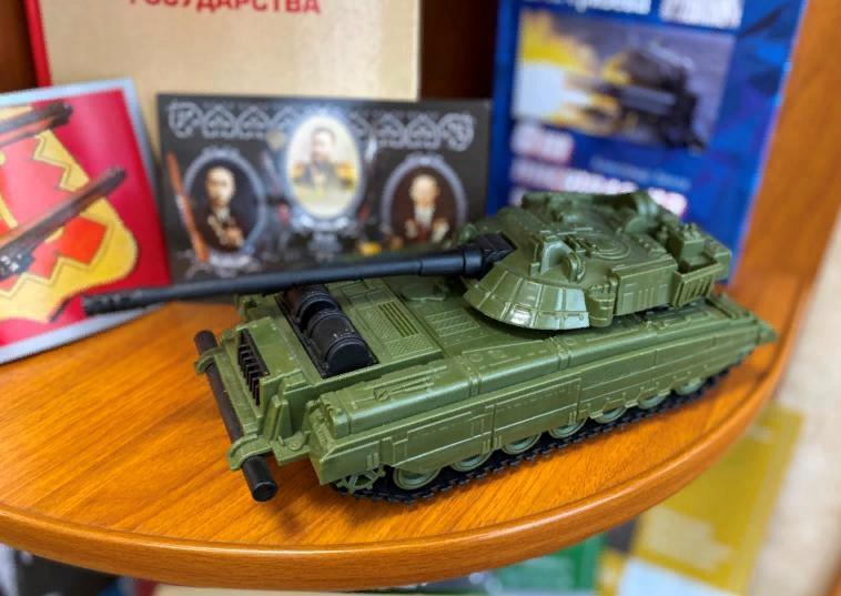 Книжная выставка «Оружейникам тульским – слава!»