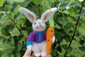 Мастер-класс «Зайка в технике сухого валяния»