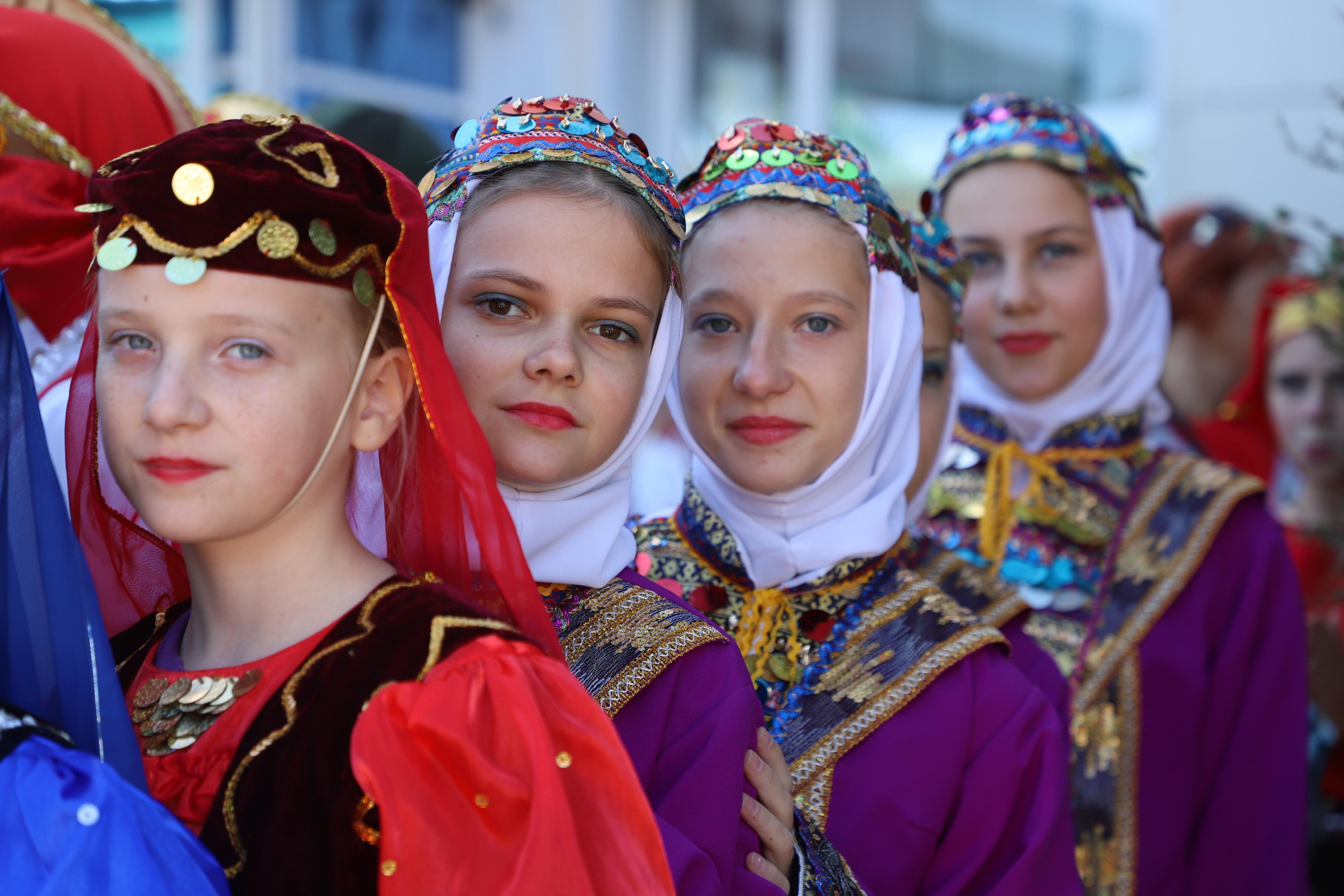Информационный час «Хоровод дружбы»